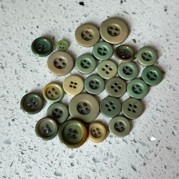 90s - Y2K Vintage Buttons Lot Green 26 Pcs Round 4 Hole DIY Art Crafting Sewing - Picture 3 of 7